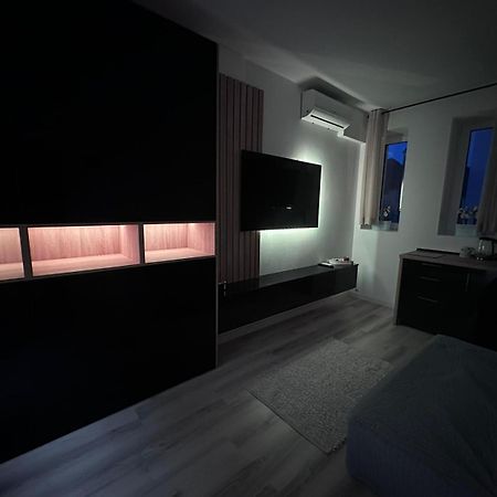 Luxury 1 Bedroom Apartment Bukares Bagian luar foto